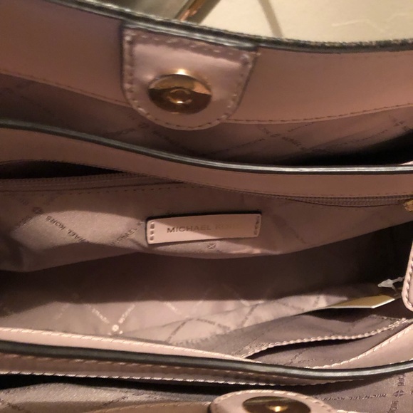 Michael Kors Nicole signature brown shoulder bag. - Picture 3 of 8